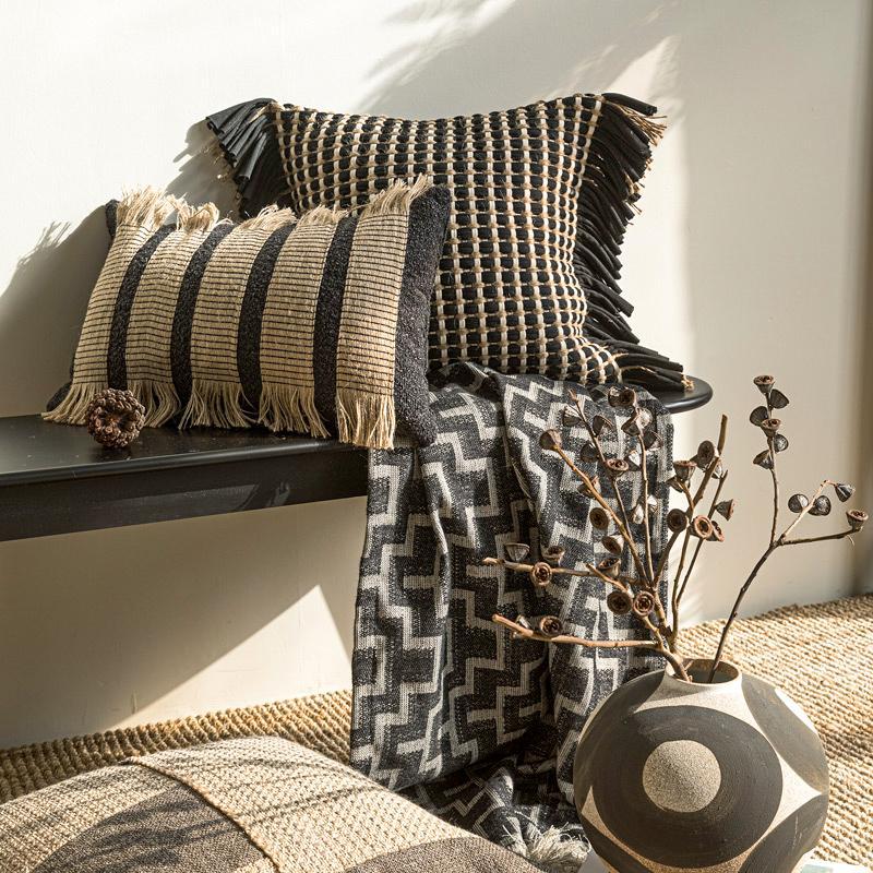 プレミアム厚手織りクッションカバー、天然素材のテクスチャード - Textured Throw Natural のレビューと価格