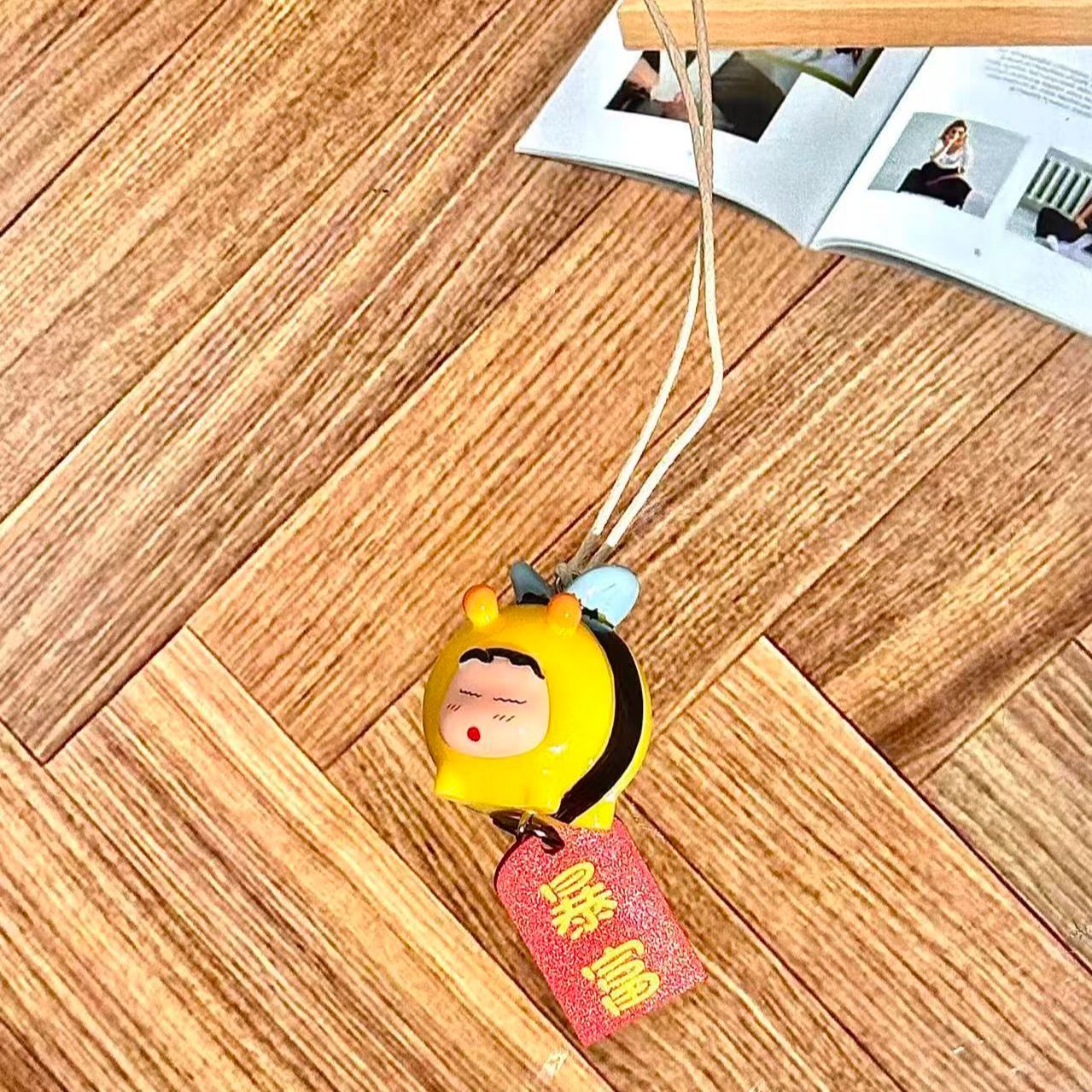 クレヨンしんちゃん ハチのコスプレフィギュア 車用吊り下げペ - Interior Design Application のレビューと価格