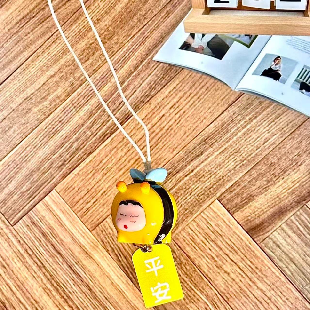 クレヨンしんちゃん ハチのコスプレフィギュア 車用吊り下げペ - Interior Design Application のレビューと価格
